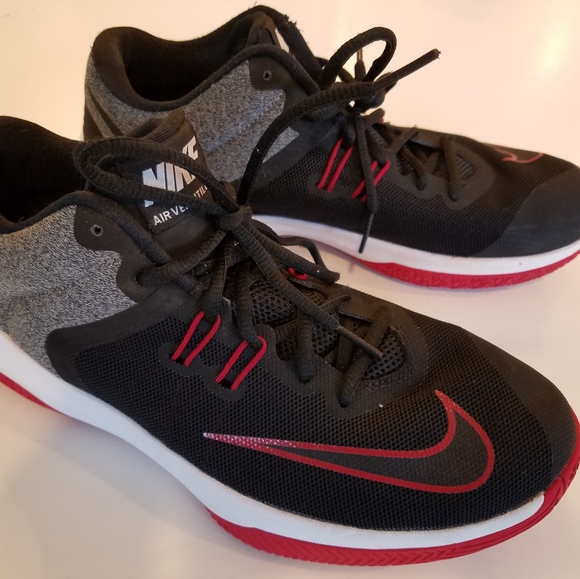 nike air versitile ii trainers mens